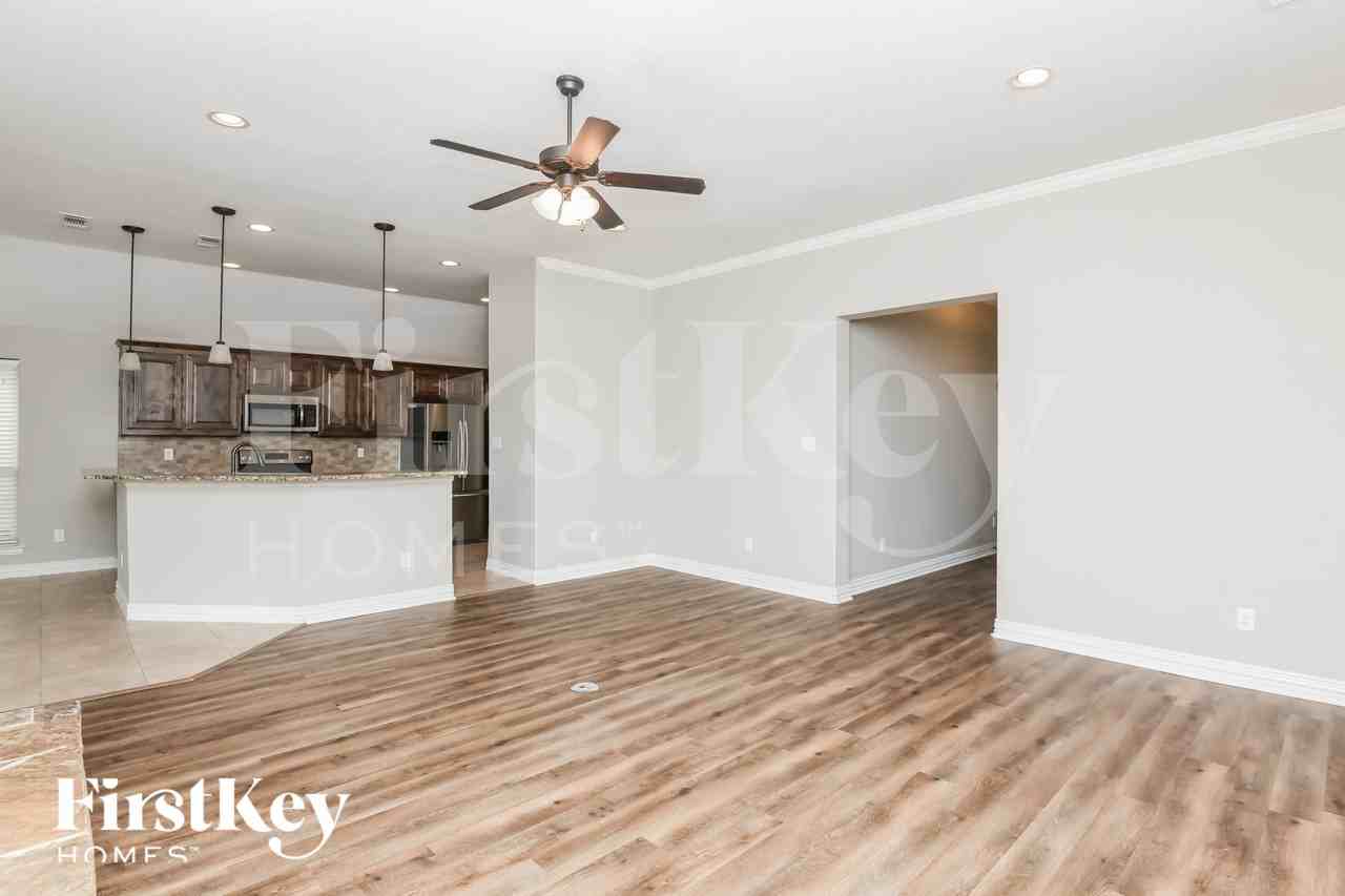 612 Zachary Dr - Photo 3 of 16