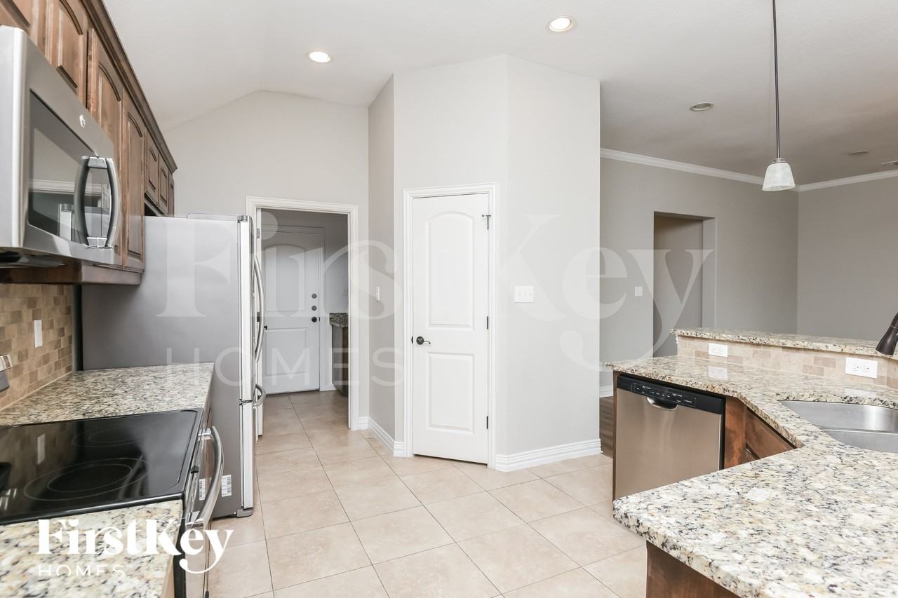 612 Zachary Dr - Photo 6 of 16