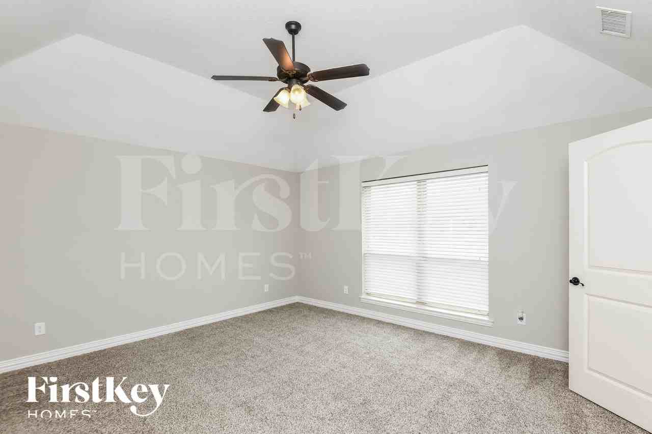 612 Zachary Dr - Photo 7 of 16