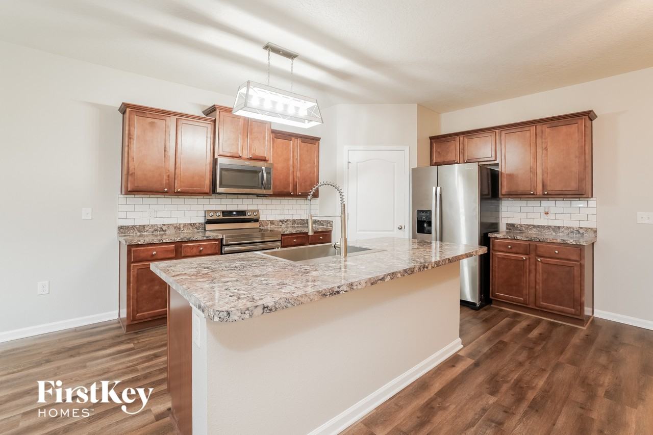3526 Summit Oaks Dr - Photo 3 of 15