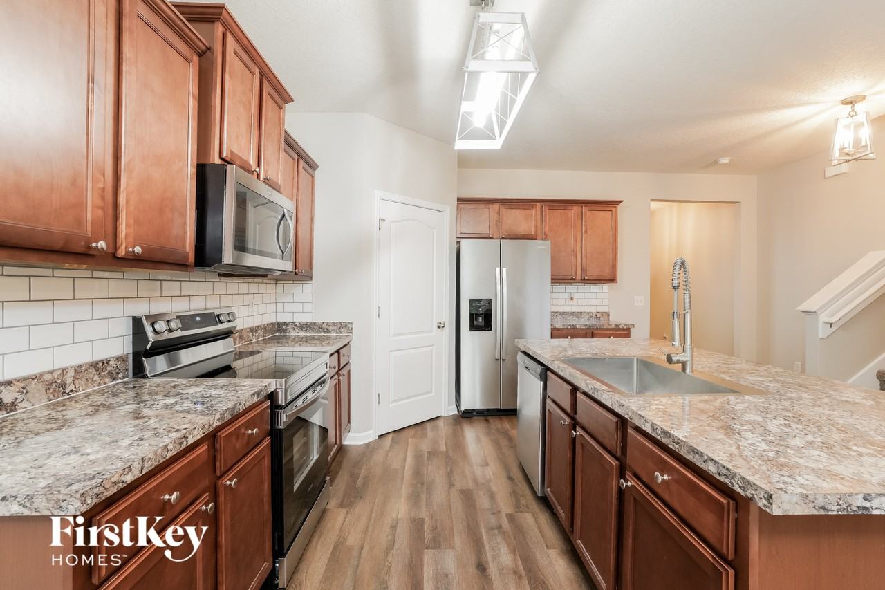 3526 Summit Oaks Dr - Photo 4 of 15