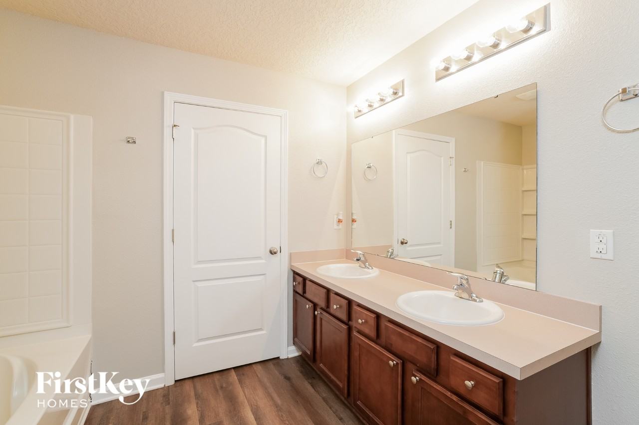 3526 Summit Oaks Dr - Photo 6 of 15