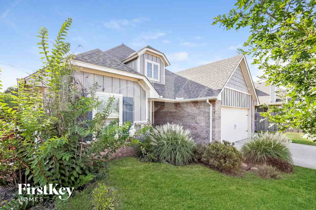 2809 Cypress Springs Blvd - Photo 2 of 16