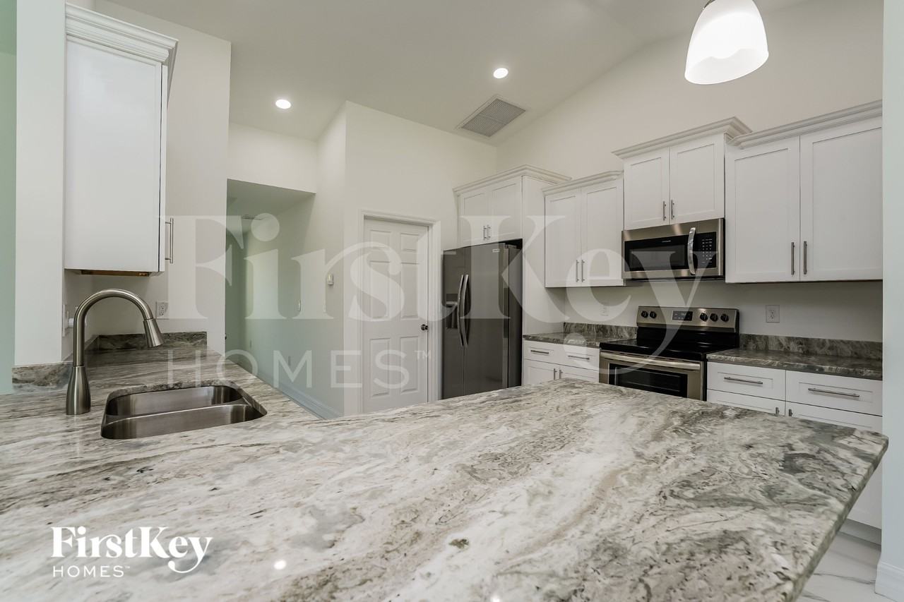 3903 25th St Sw - Photo 4 of 15