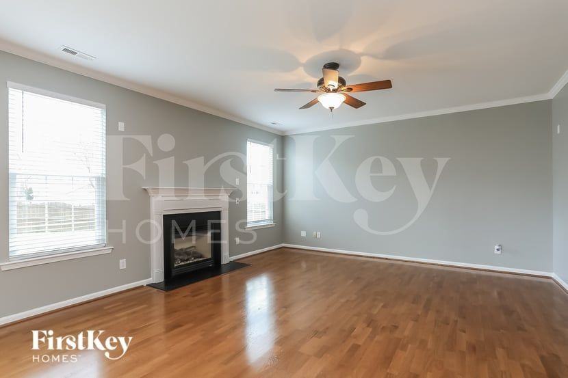 2114 Feather Ridge Dr - Photo 3 of 15