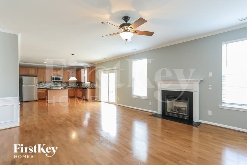 2114 Feather Ridge Dr - Photo 4 of 15