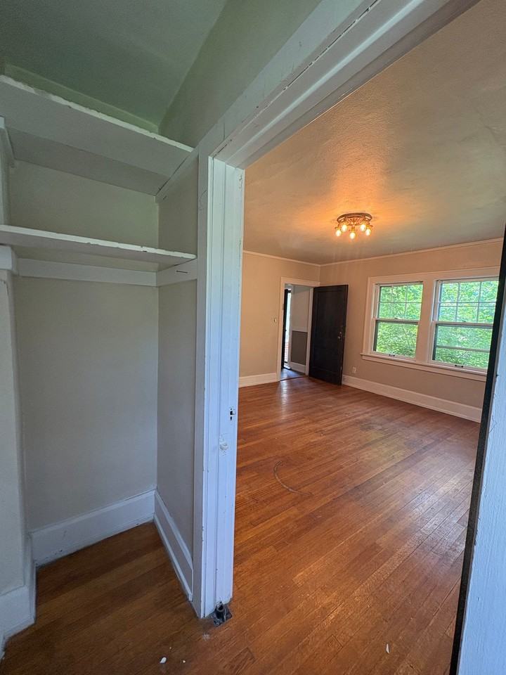 1137 44th St #2 - Photo 2 of 19