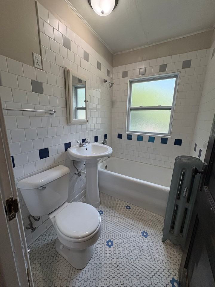 1137 44th St #2 - Photo 5 of 19