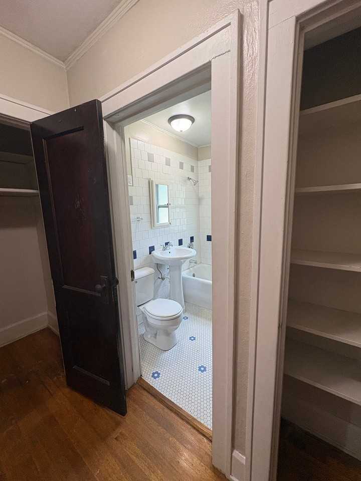 1137 44th St #2 - Photo 7 of 19