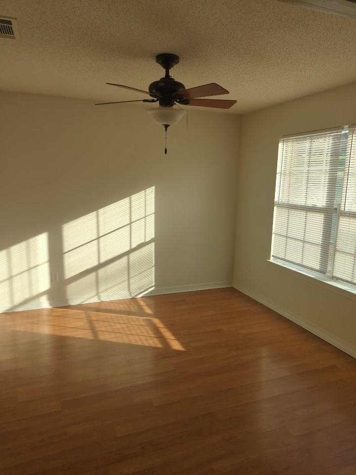 207 Riverchase Blvd - Photo 2 of 13