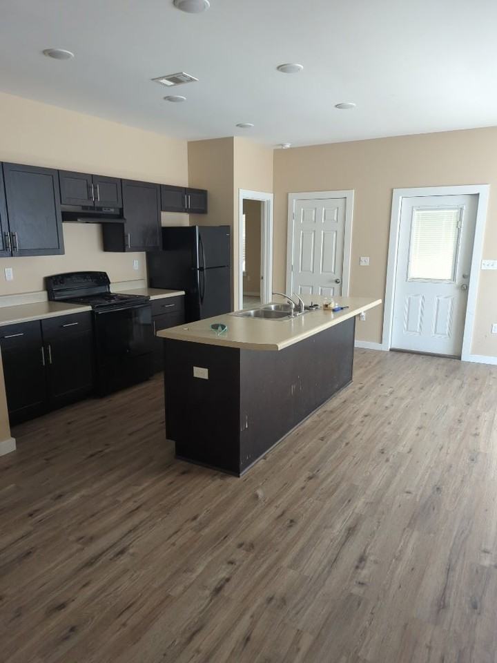 607 E Williams Ave - Photo 5 of 11