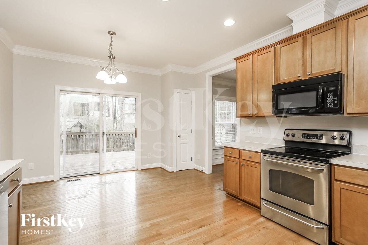 5605 Catskill Ct - Photo 5 of 15