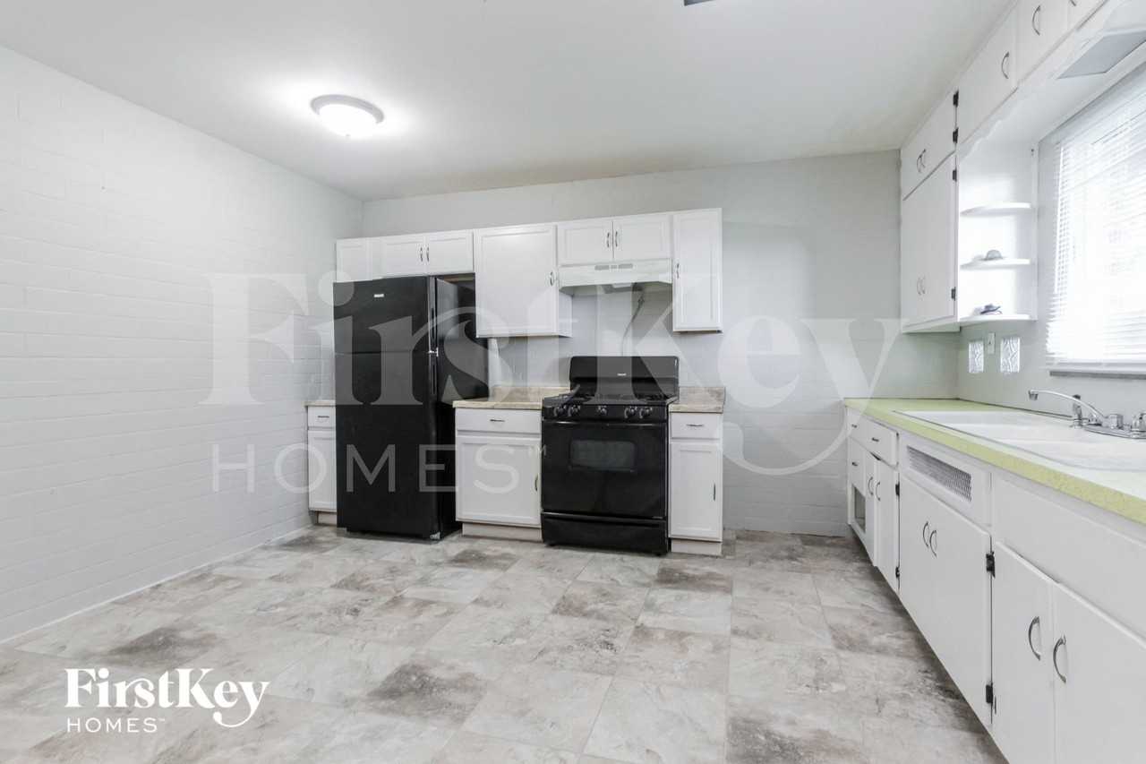 5412 E Edgewood Ave - Photo 6 of 15