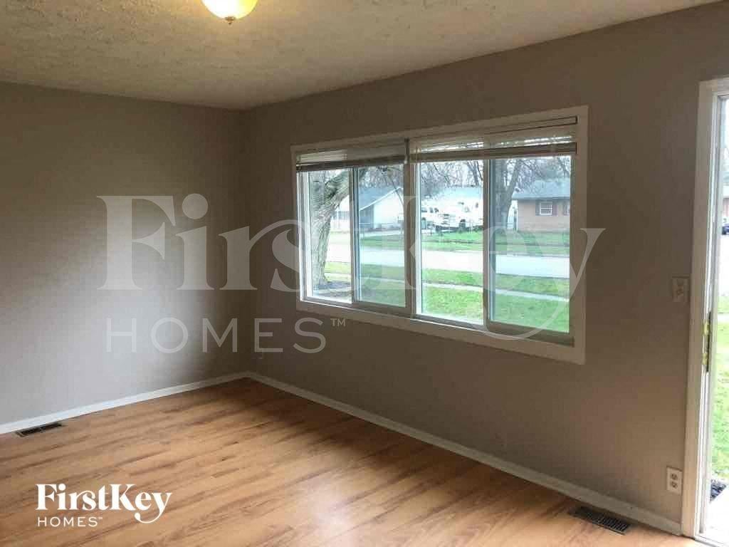 5050 Patricia St - Photo 2 of 12