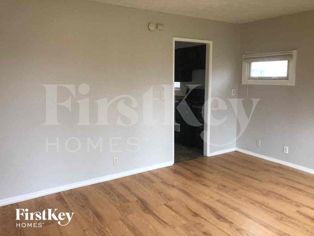 5050 Patricia St - Photo 3 of 12