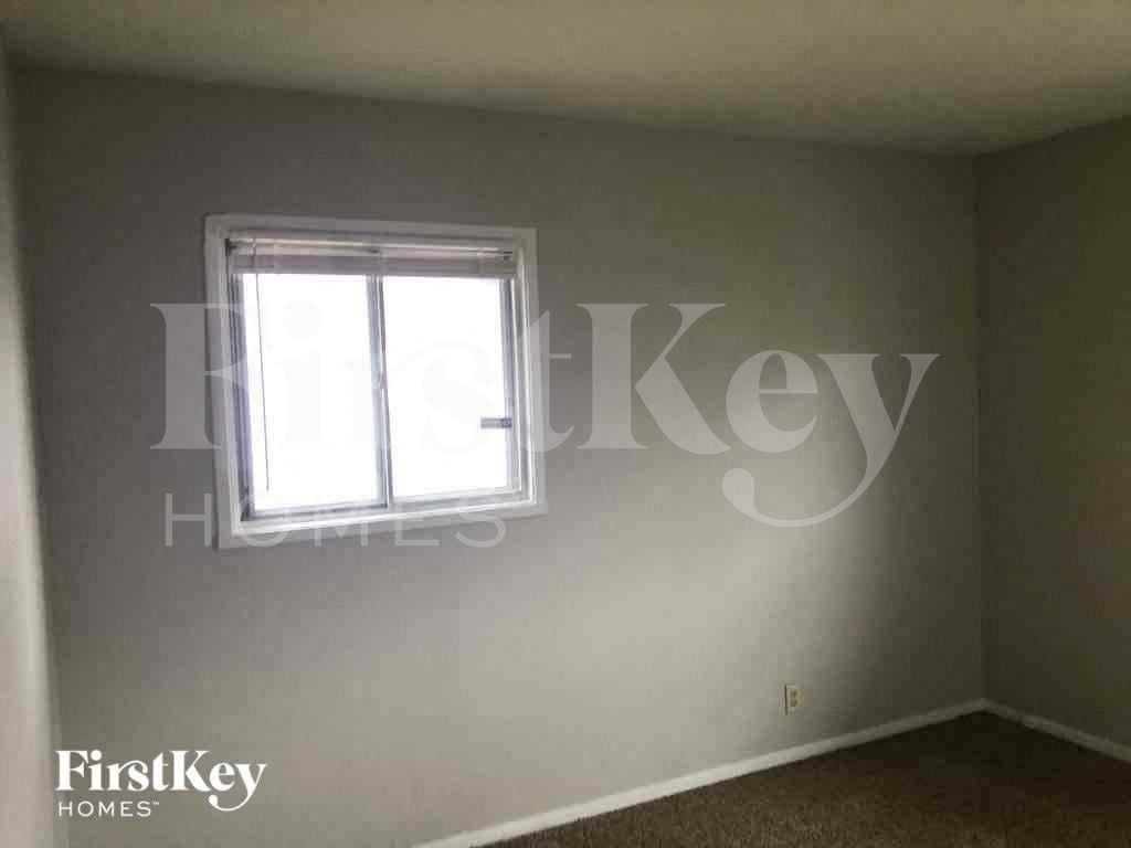 5050 Patricia St - Photo 7 of 12