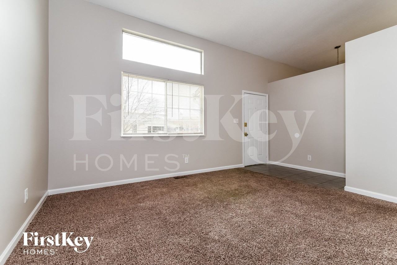 3703 Bonn Blvd - Photo 3 of 15