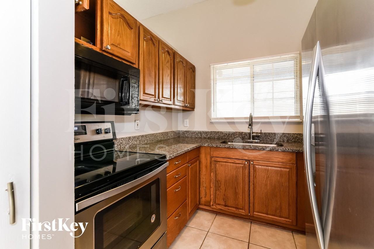 3703 Bonn Blvd - Photo 5 of 15