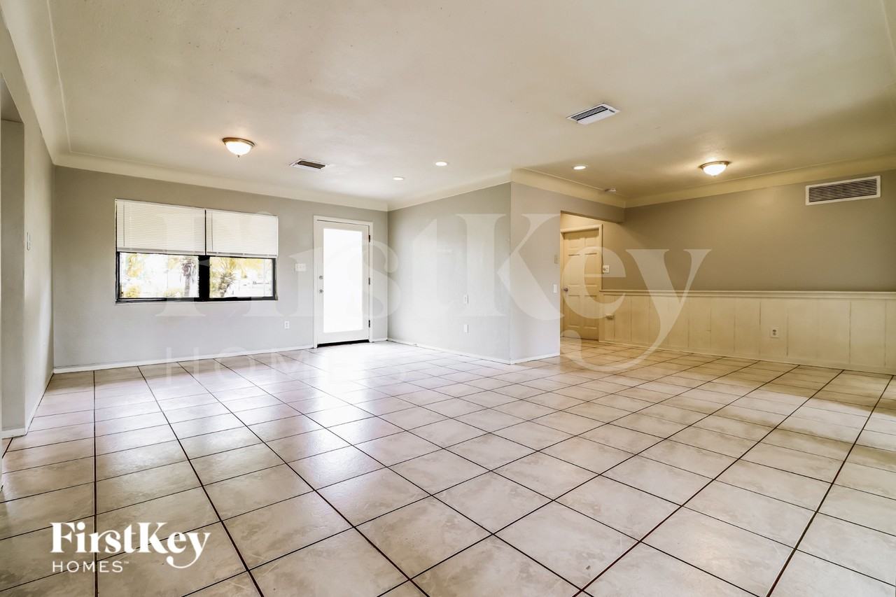 3342 Honeysuckle Rd - Photo 3 of 17