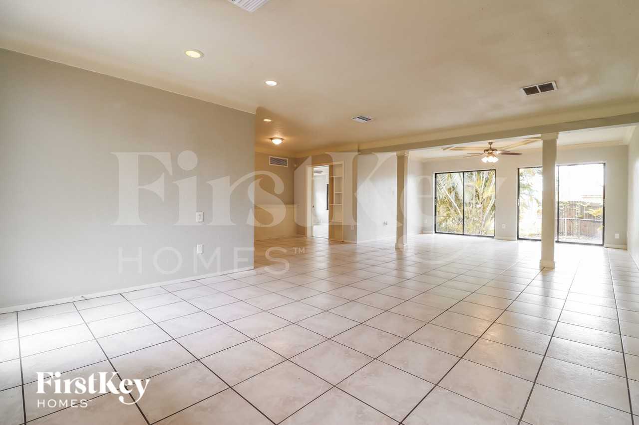 3342 Honeysuckle Rd - Photo 4 of 17