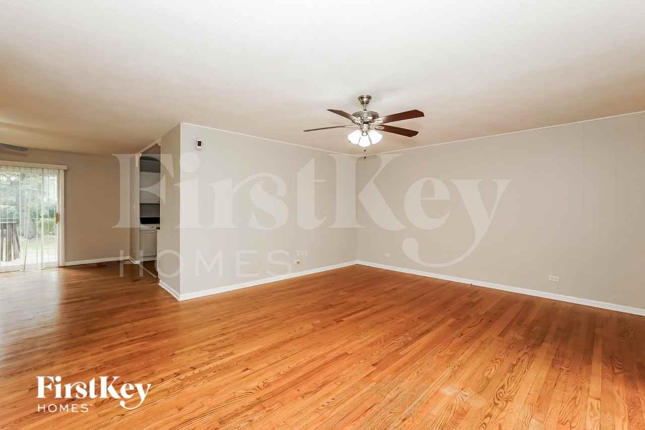 22728 Ridgeway Ave - Photo 2 of 19