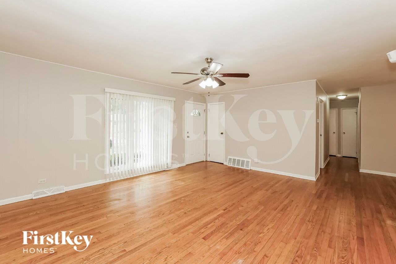 22728 Ridgeway Ave - Photo 3 of 19