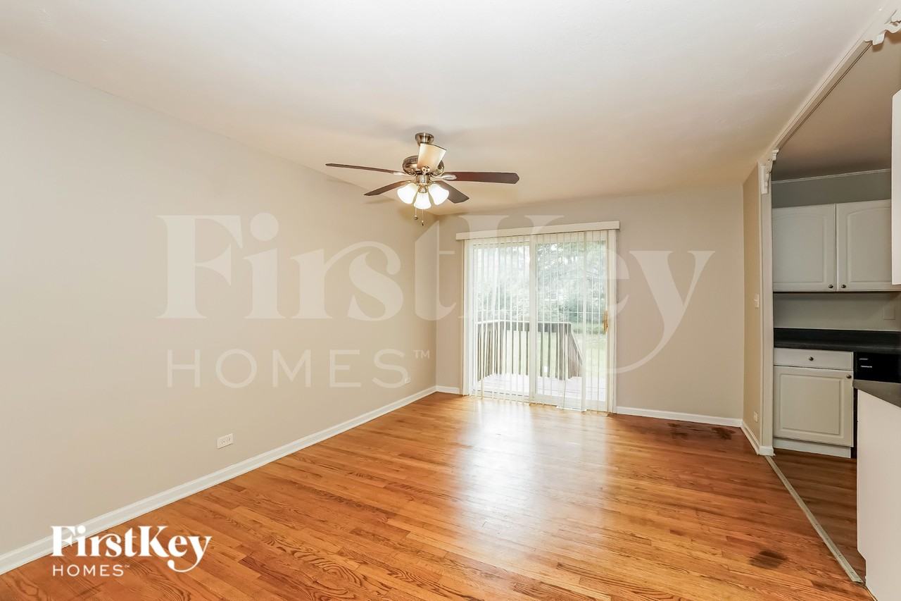 22728 Ridgeway Ave - Photo 5 of 19