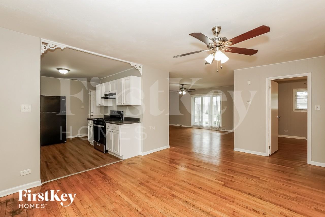 22728 Ridgeway Ave - Photo 6 of 19