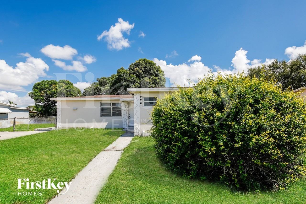 2261 Nw 172nd Ter