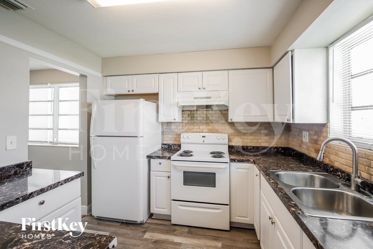 2261 Nw 172nd Ter - Photo 6 of 16