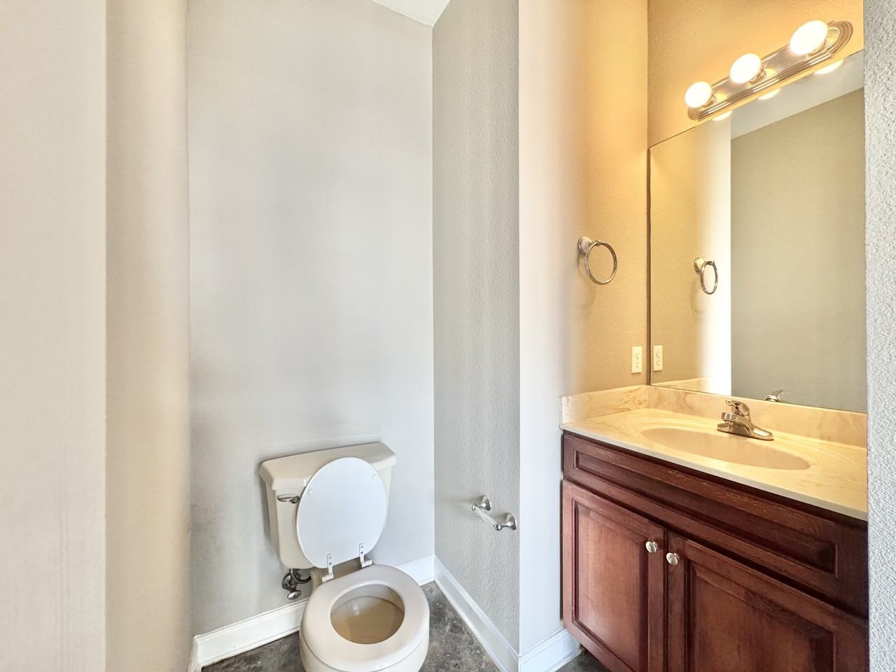 914 W Craighead Forest Rd #W - Photo 6 of 31