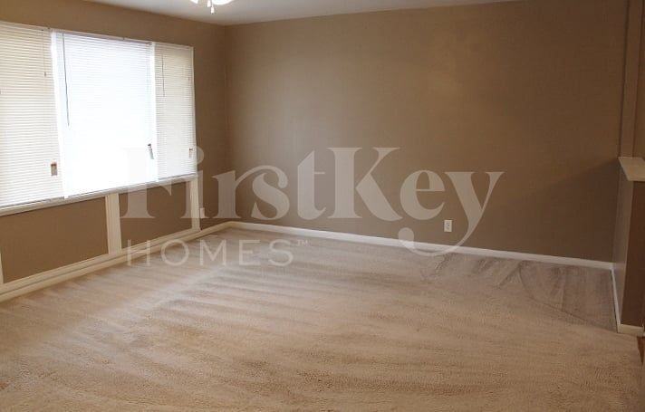 2052 Newhaven Dr - Photo 3 of 10