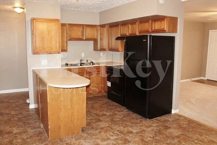 2052 Newhaven Dr - Photo 4 of 10