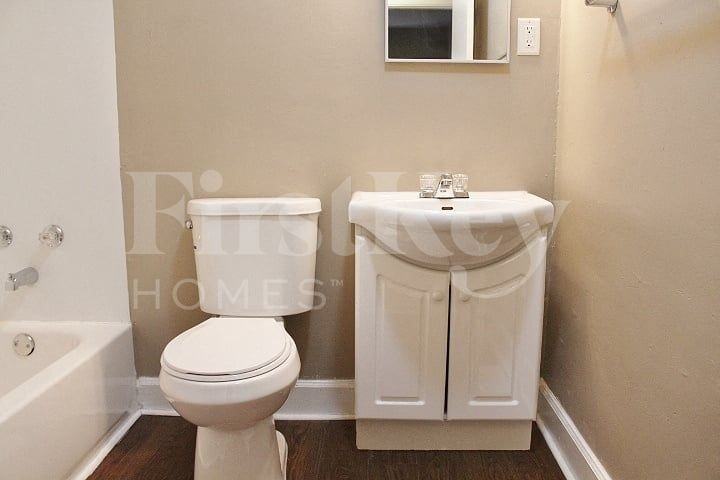 2052 Newhaven Dr - Photo 5 of 10