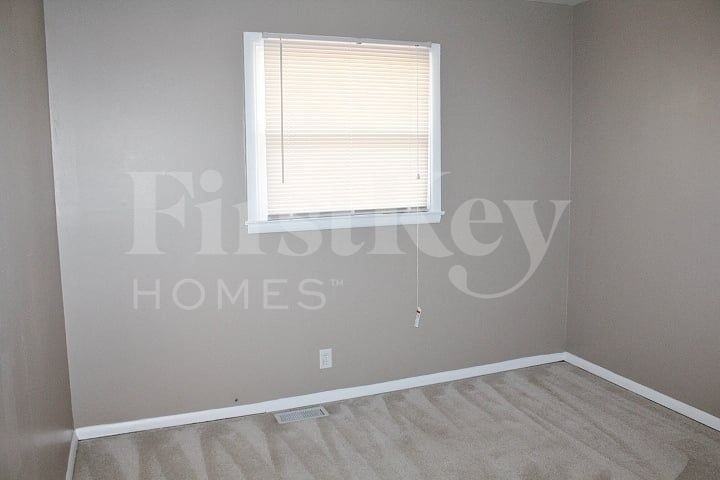 2052 Newhaven Dr - Photo 6 of 10