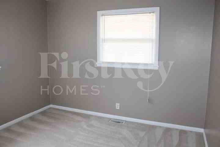 2052 Newhaven Dr - Photo 7 of 10