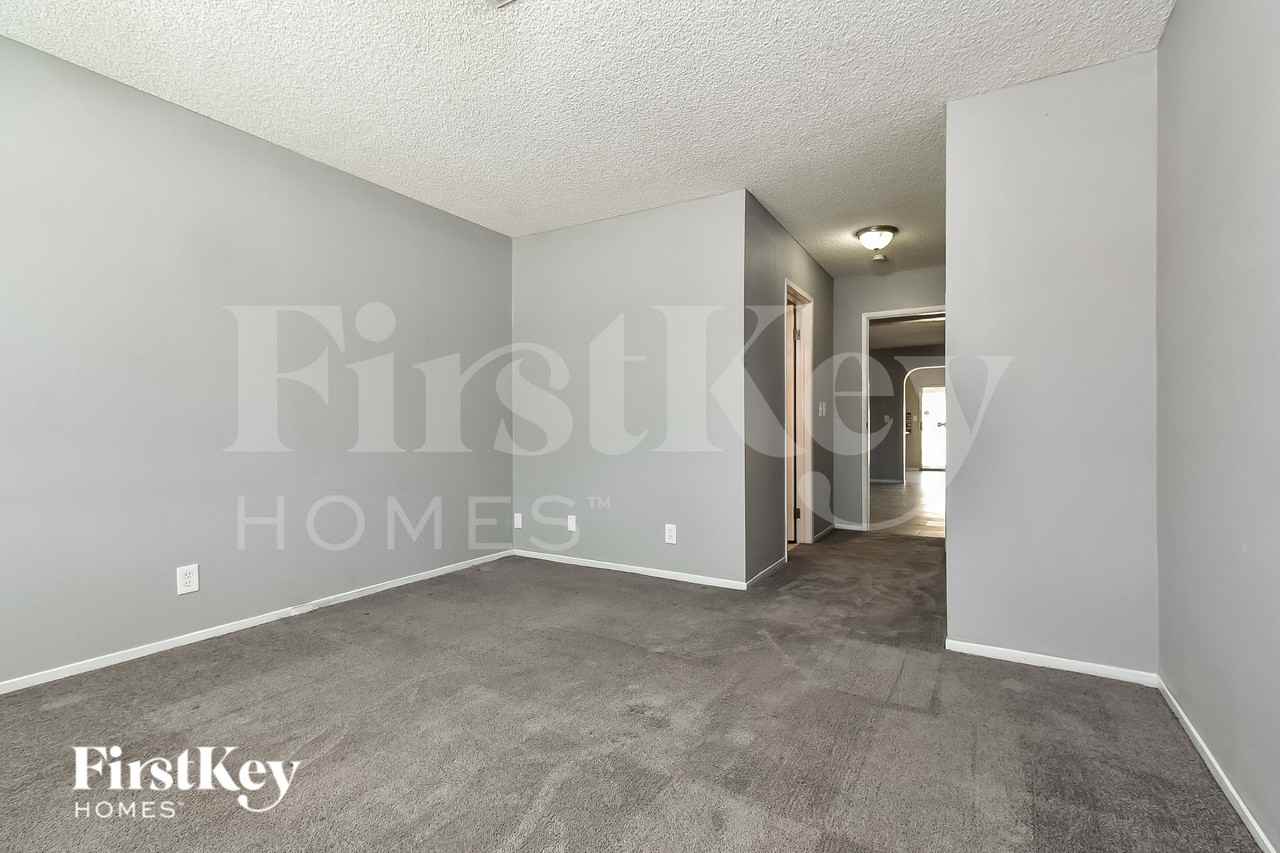 1613 Amboy Dr - Photo 7 of 16