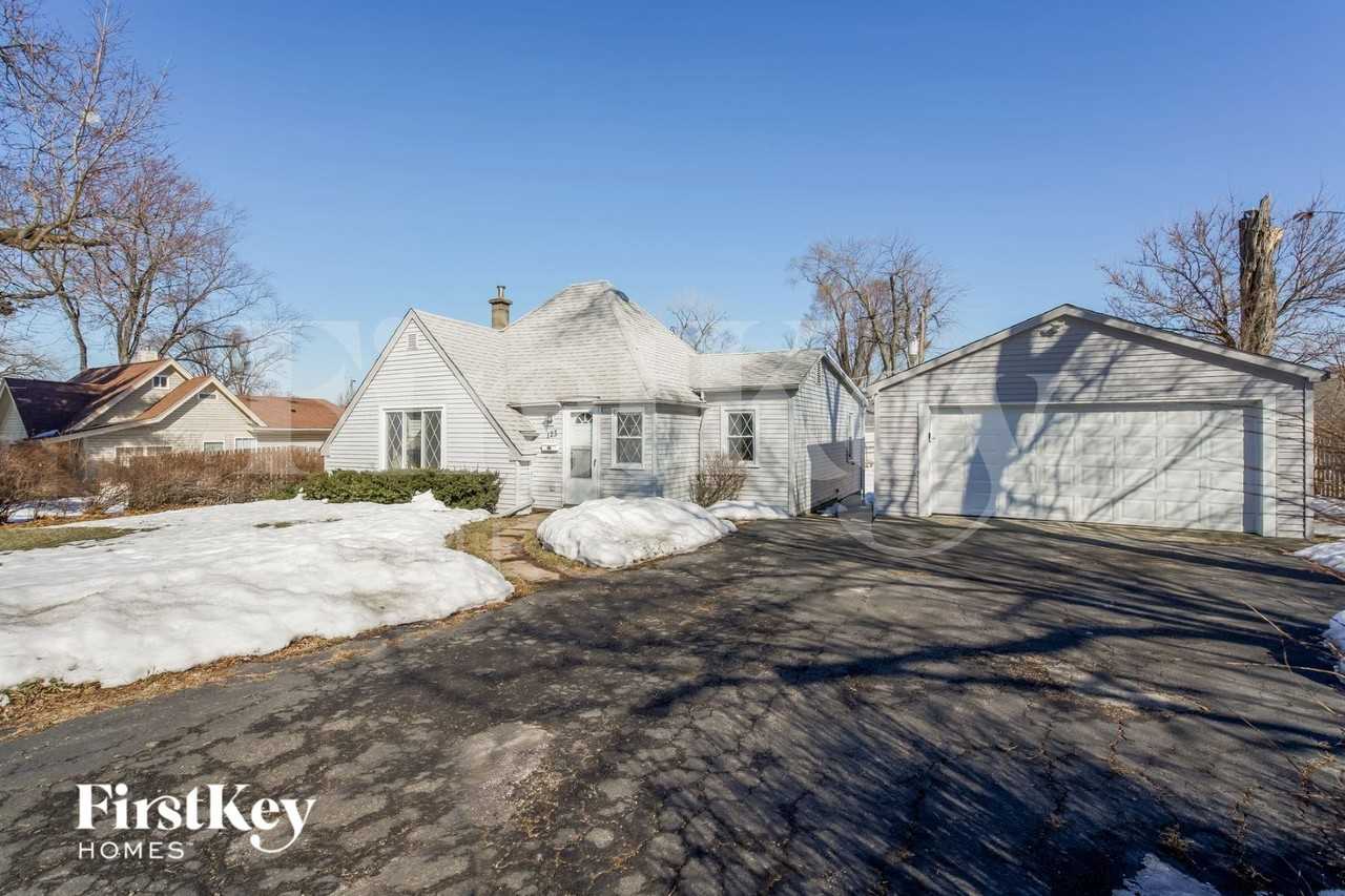 123 Fairlawn Dr - Photo 3 of 15