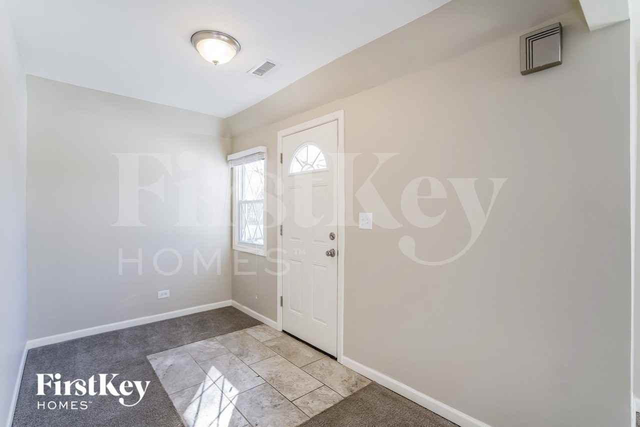 123 Fairlawn Dr - Photo 4 of 15