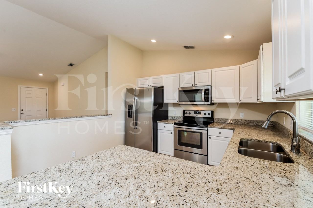 12201 Helios Ave - Photo 6 of 16