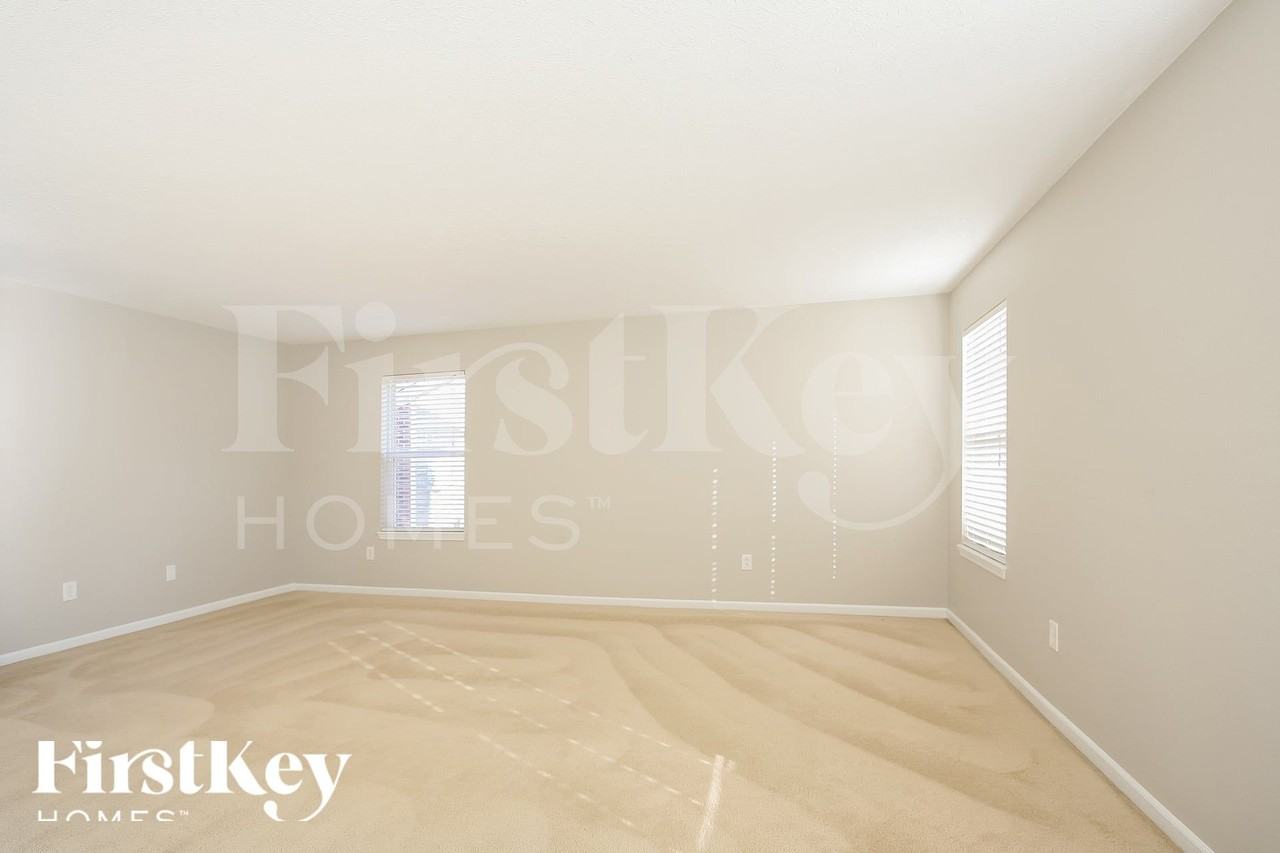 11138 Guy St - Photo 4 of 16