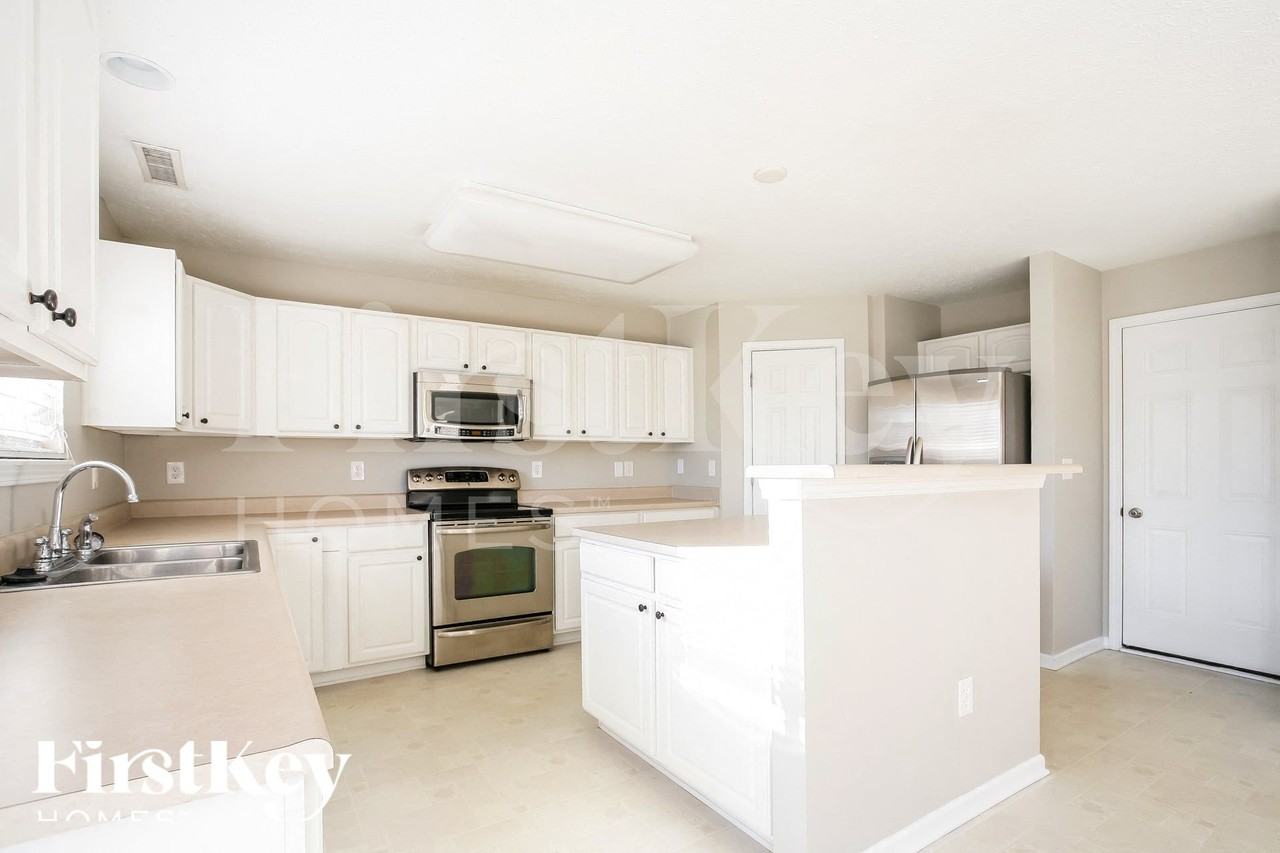 11138 Guy St - Photo 5 of 16