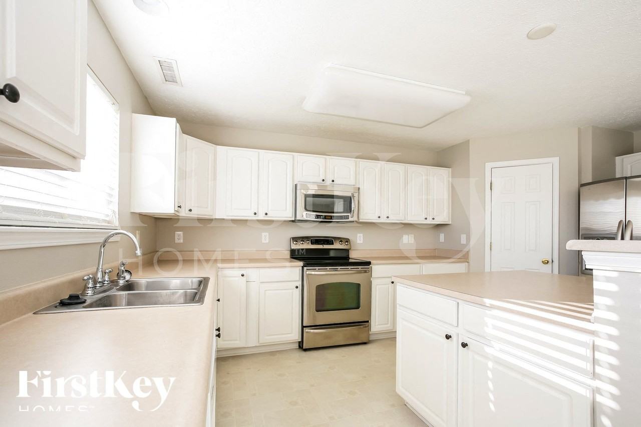 11138 Guy St - Photo 6 of 16