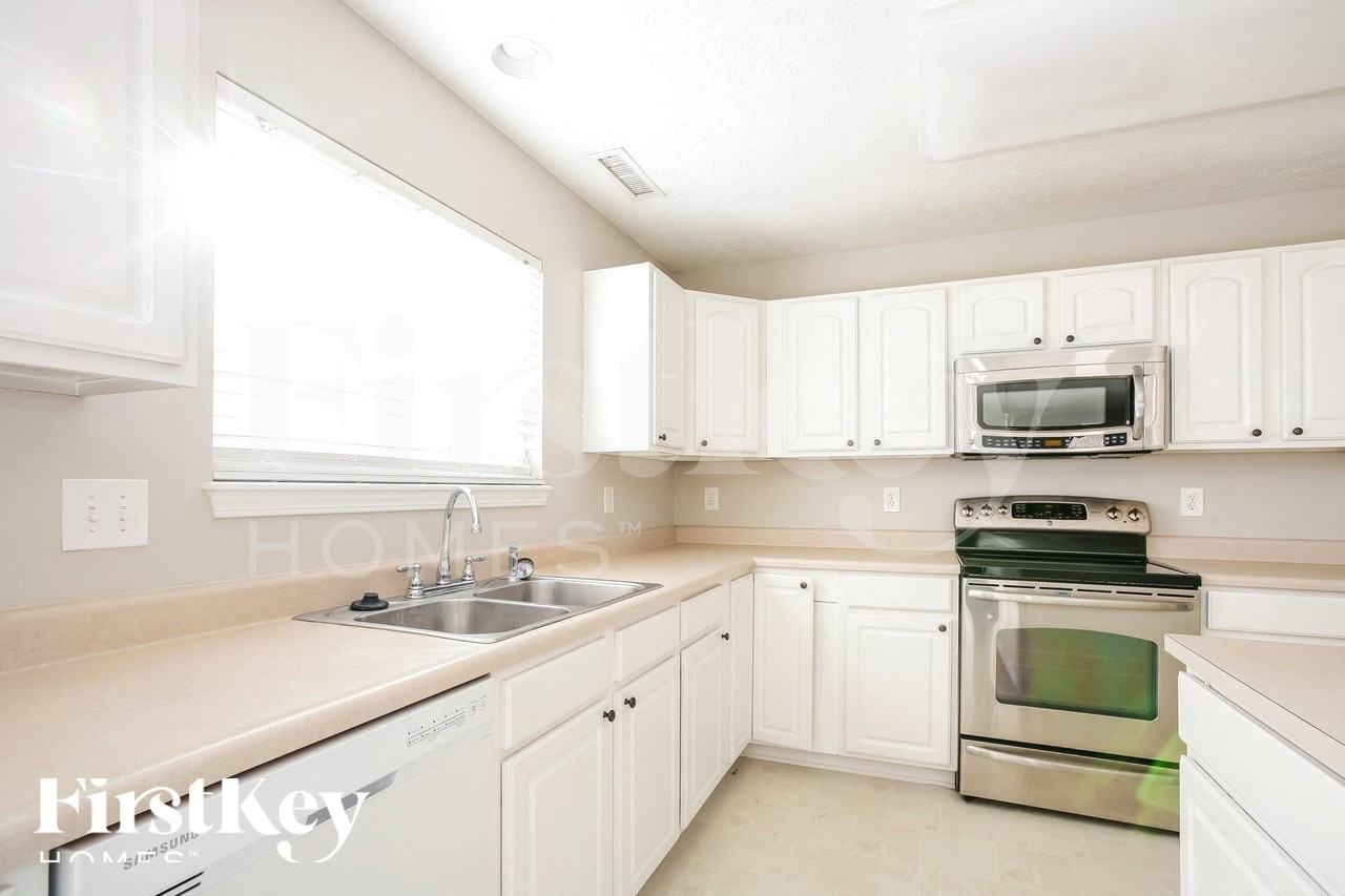 11138 Guy St - Photo 7 of 16