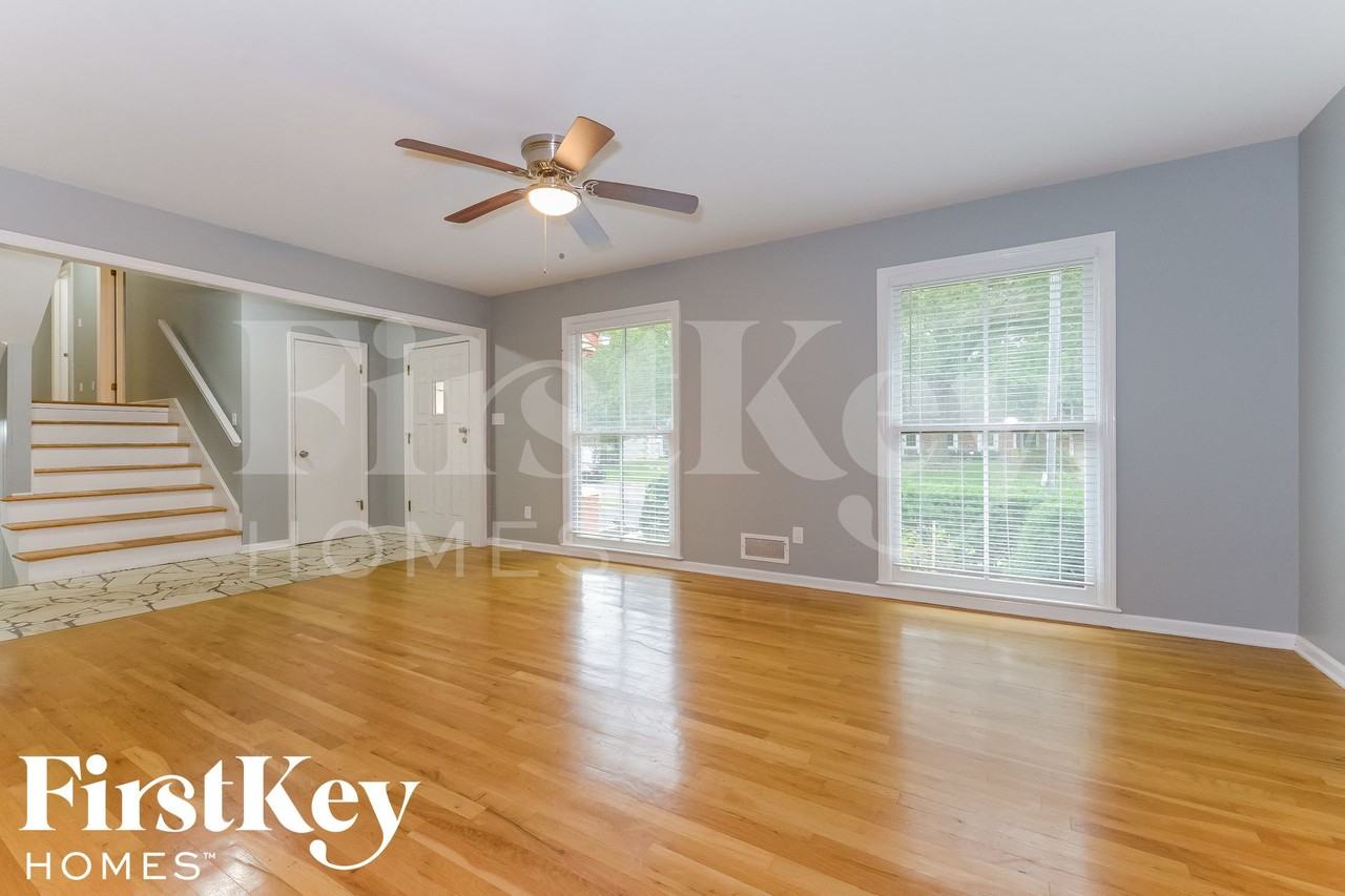 10342 Walmer St - Photo 2 of 15