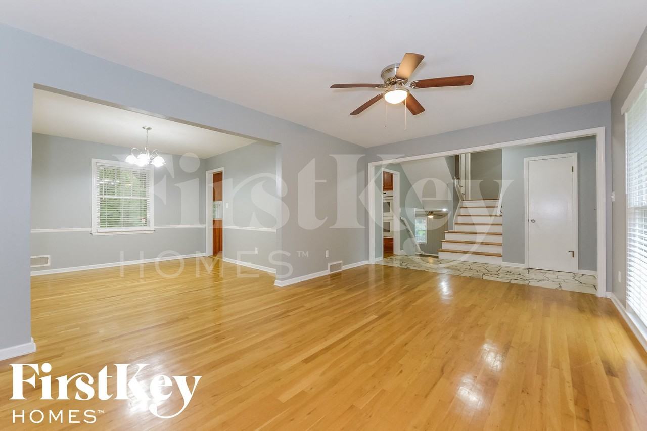 10342 Walmer St - Photo 3 of 15