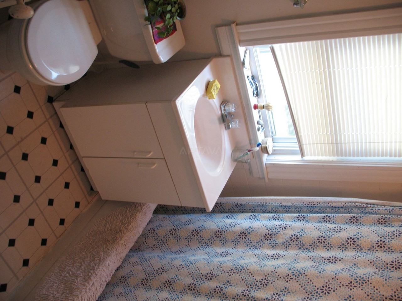 50 Clarendon Ave #2 - Photo 5 of 9