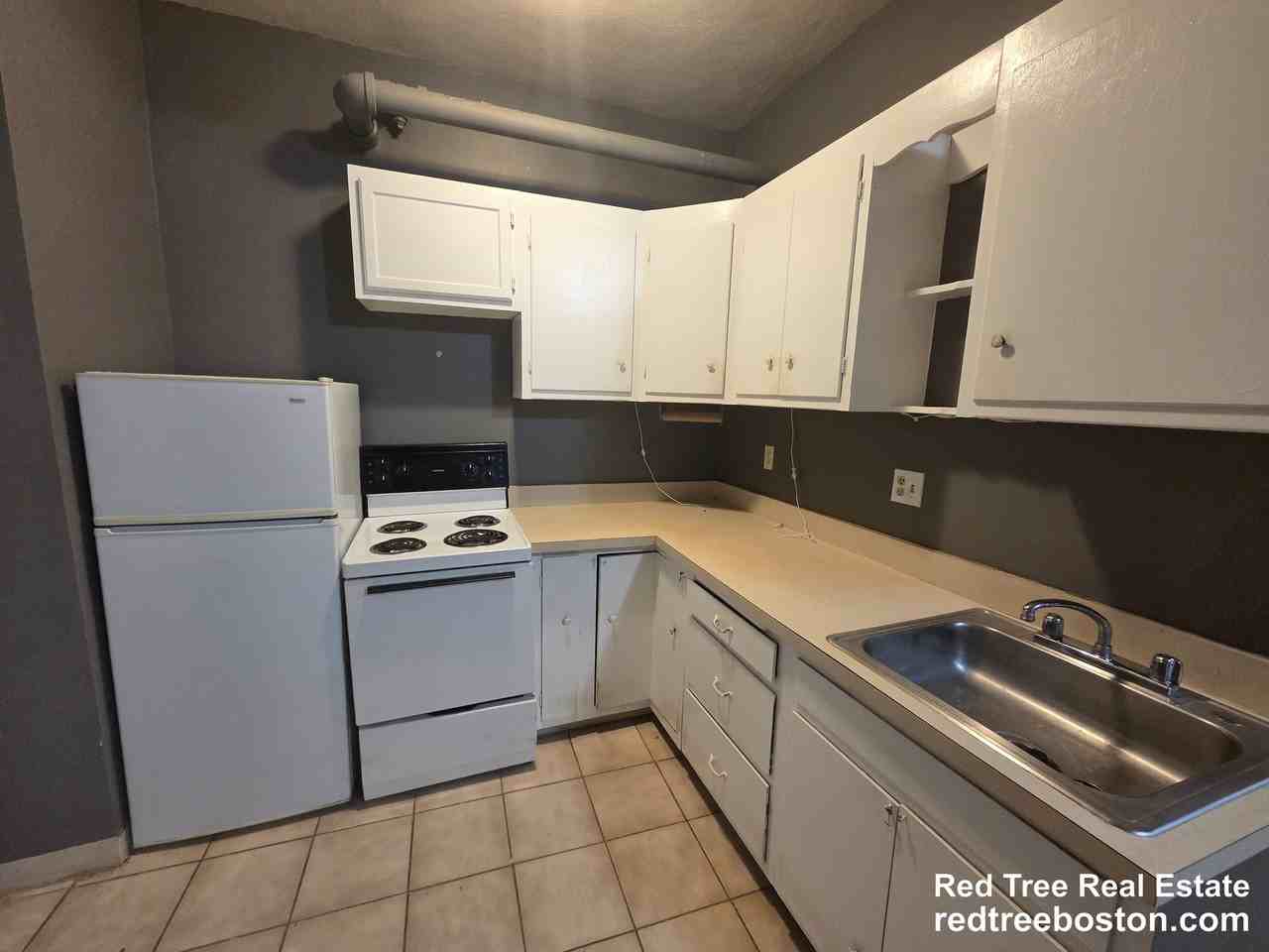 1688 Beacon St #B1 - Photo 3 of 4