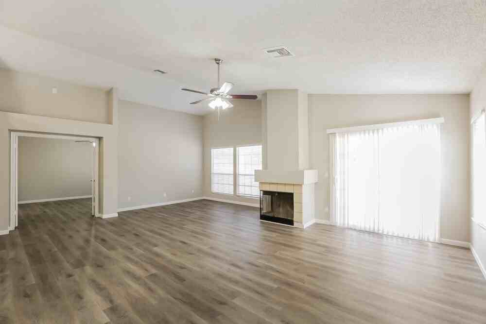2732 W Gila Ln - Photo 4 of 16