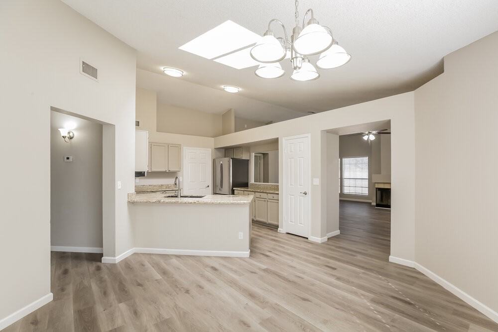 2732 W Gila Ln - Photo 6 of 16